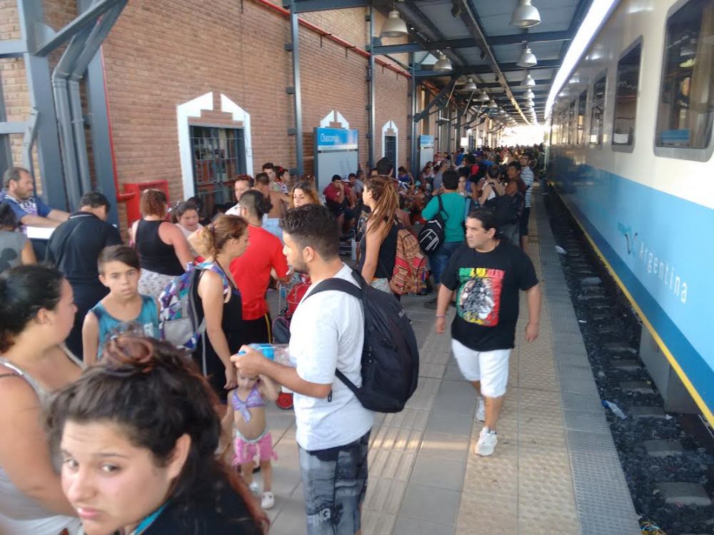 La prensa �ferroviaria� afirma que en Chascom�s contin�a la pol�mica por los trenes