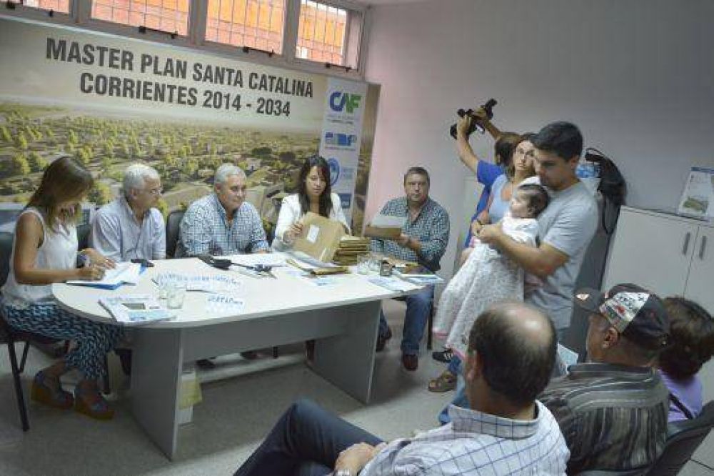 Fabi�n R�os: �la colocaci�n de lotes con servicios en Santa Catalina es muy exitosa�