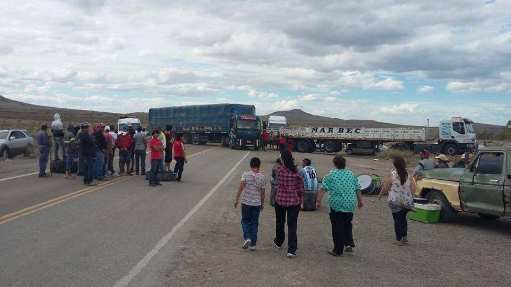 UOCRA y Camioneros cortaron la ruta en San Juli�n