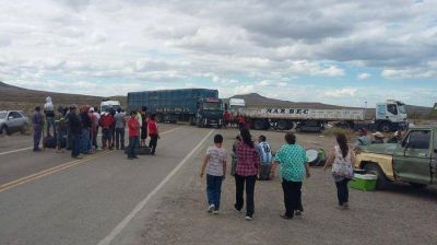 UOCRA y Camioneros cortaron la ruta en San Juli�n