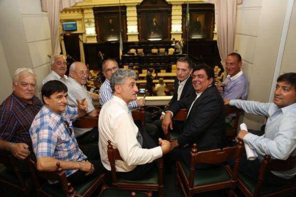 El PJ quiere formar una mesa opositora 