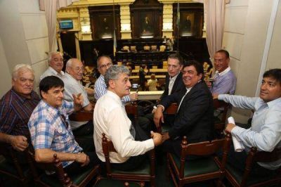 El PJ quiere formar una mesa opositora 