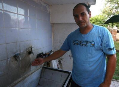 Hartos de estar sin agua, vecinos ir�an a la Justicia