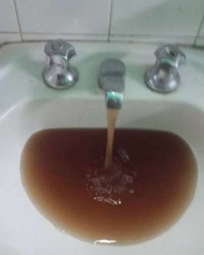 Parece chocolate: vecinos de B� San Isidro Labrador denuncian contaminaci�n del agua