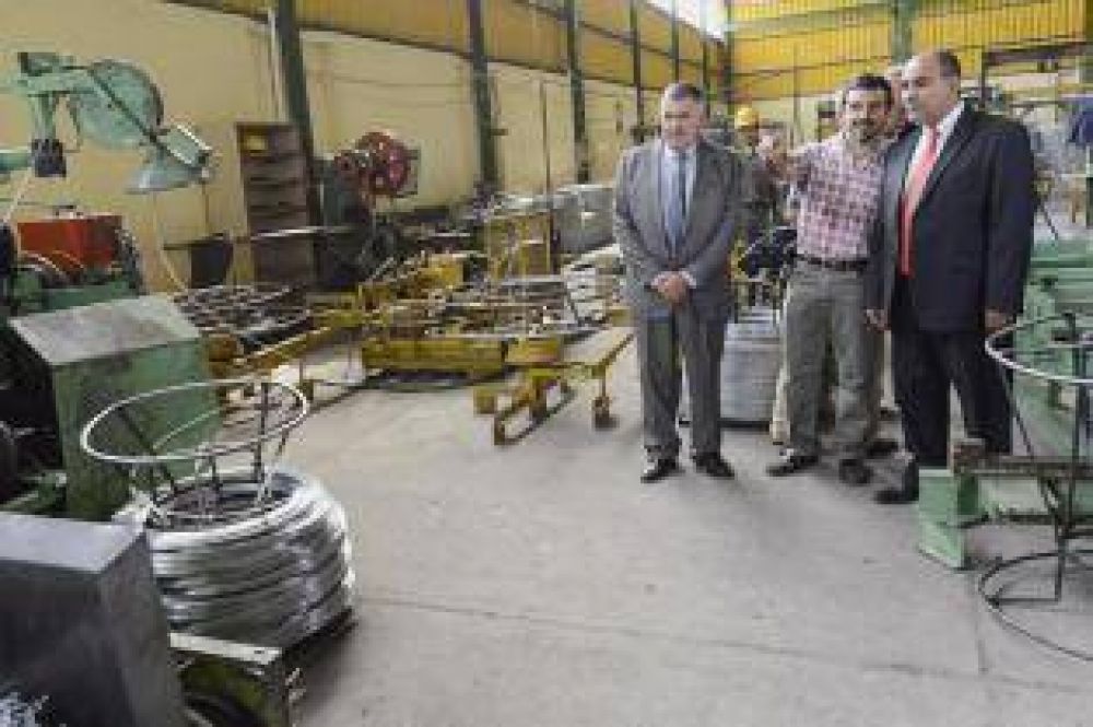 Manzur no descarta la toma de cr�ditos