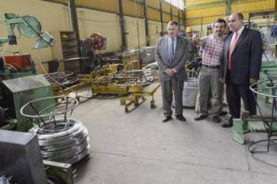 Manzur no descarta la toma de cr�ditos