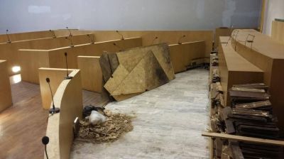 Filtraciones y problemas de humedad en el flamante recinto del Concejo f