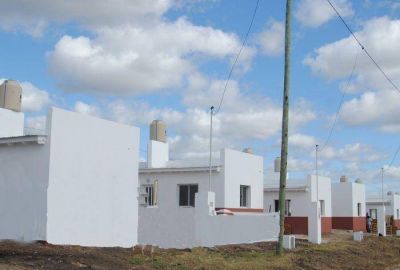 Usurpan 12 viviendas en el Barrio Belisario Roldan que estaban para ser entregadas a vecinos de la Villa de Paso 