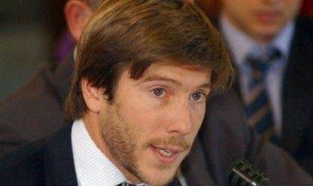 Santiago Bonifatti asegur� que �no vamos a apoyar un aumento de tasas superior al 27% ni que se lucre con los polideportivos�