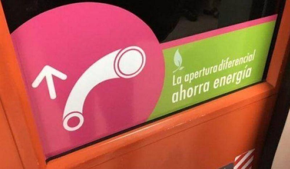 Curiosa calcoman�a en el subte