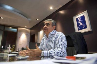 A contramano de la Naci�n, Alfaro pide subsidios para empresas de �mnibus 