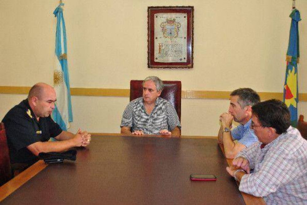 GAST�N SE REUNI� CON EL COMISARIO DOMSKI: Avanzando hacia las Polic�as Comunal y Local, los agentes podr�an formarse en Castelli