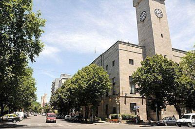 La comuna le debe m�s de tres meses a la mutual de municipales
