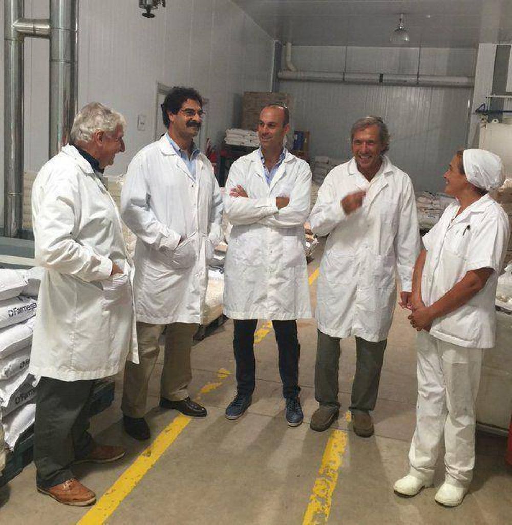 Ministro de Agroindustria analiz� la situaci�n de la producci�n local