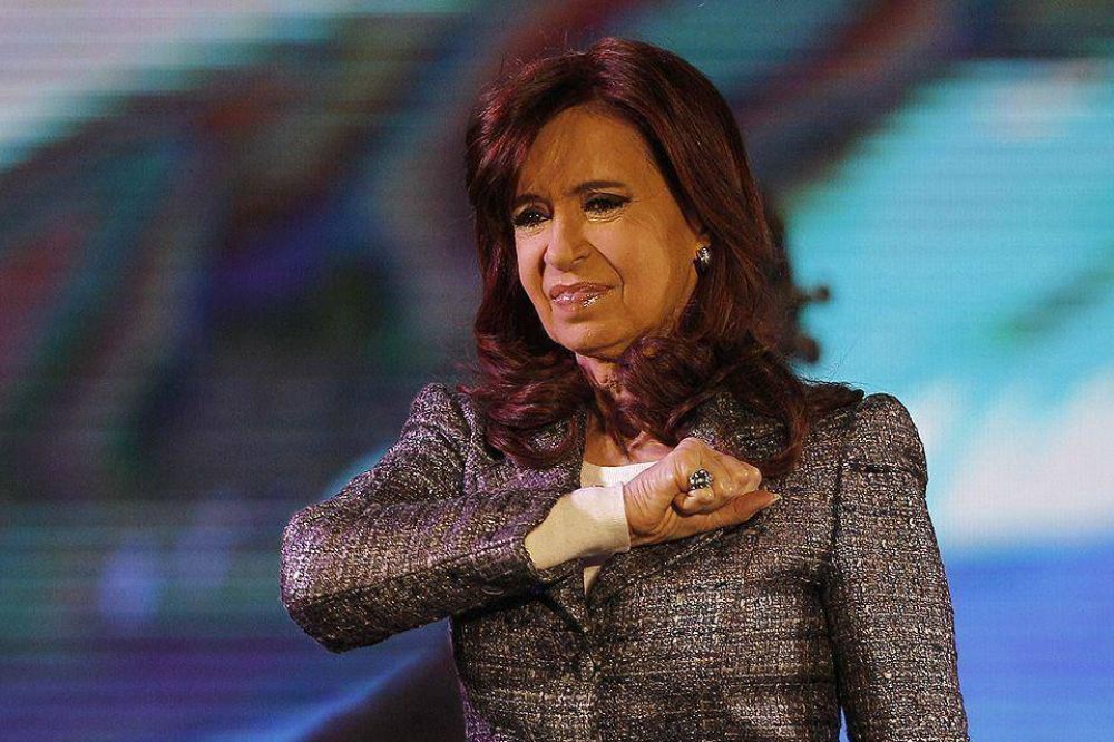 Cristina se mantiene activa para alinear al FPV y alienta el misterio del regreso