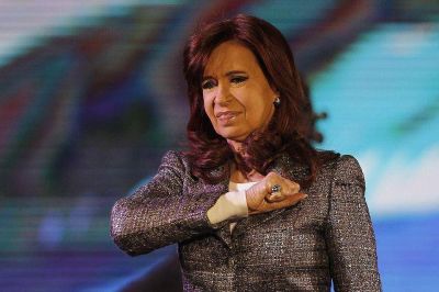 Cristina se mantiene activa para alinear al FPV y alienta el misterio del regreso
