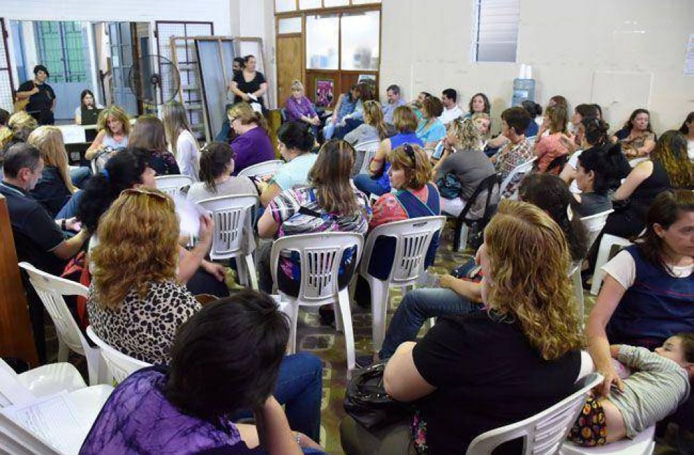 Docentes y estudiantes denuncian oferta de �profesorados expr�s�