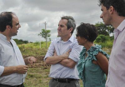 Emergencia H�drica: analizan proyectos para construir viviendas en zonas seguras