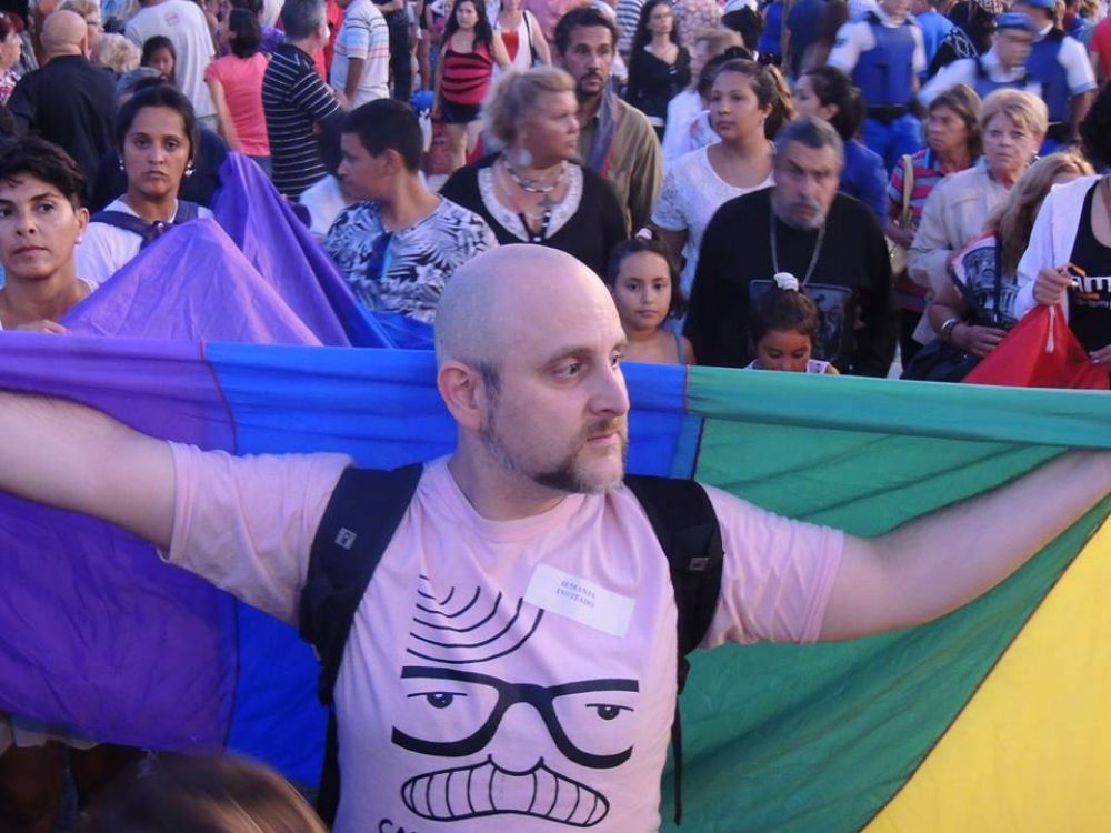 Grav�simo ataque nazi contra miembro de la comunidad gay