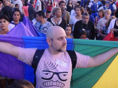 Grav�simo ataque nazi contra miembro de la comunidad gay