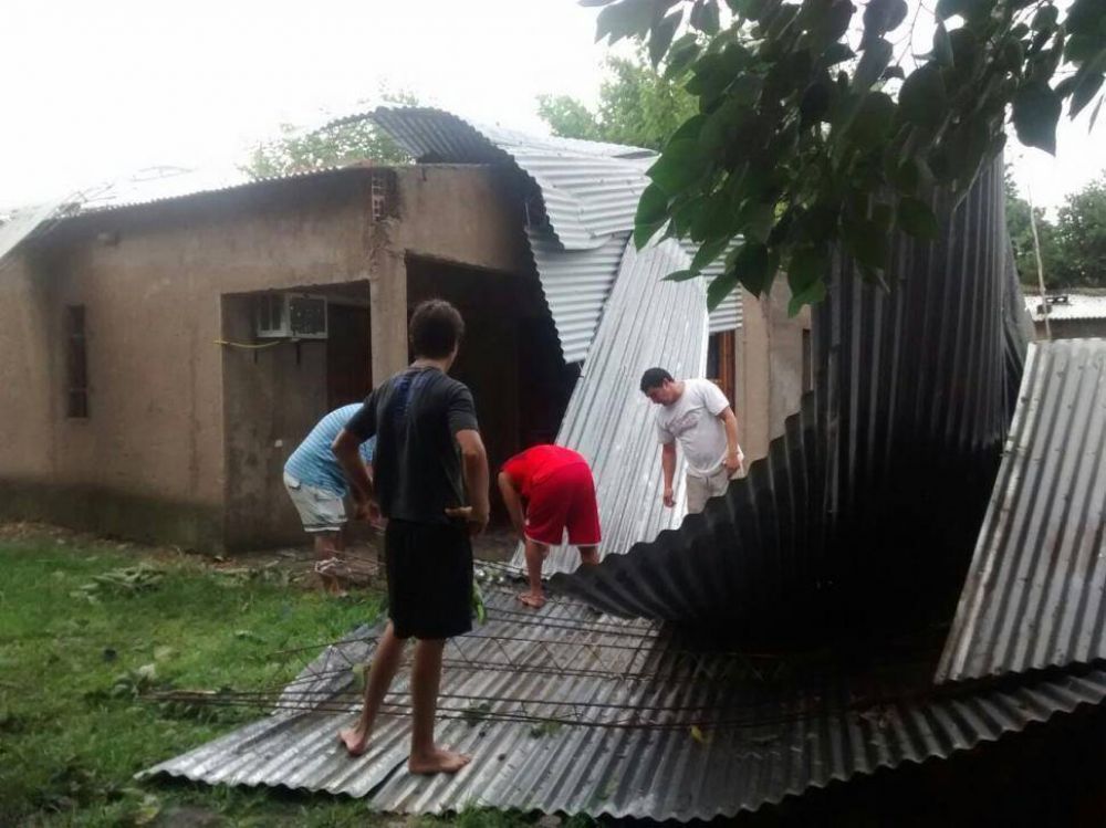 Los vientos huracanados que azotaron el sur tucumano causaron estragos 