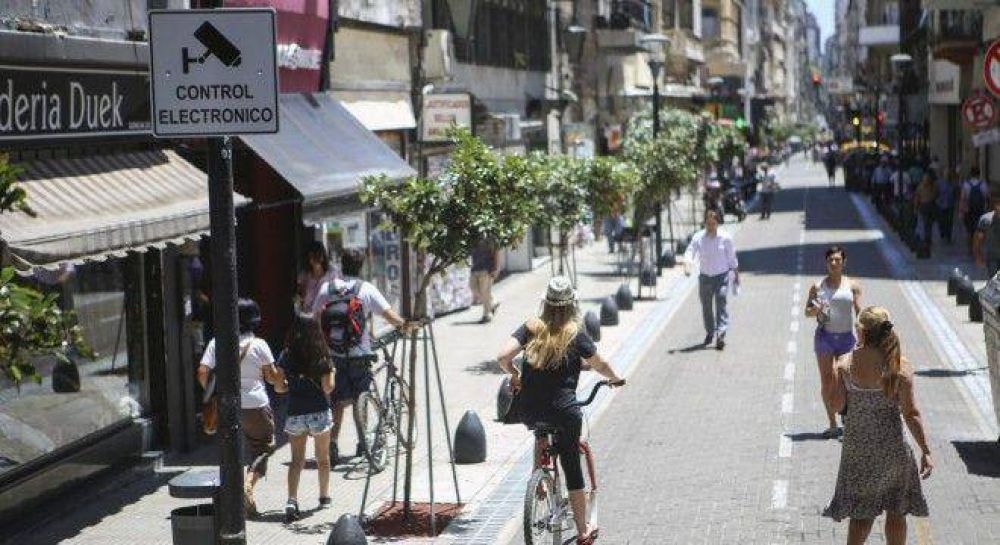 Lanzan control electr�nico de autos en microcentro, pero el problema son los motoqueros