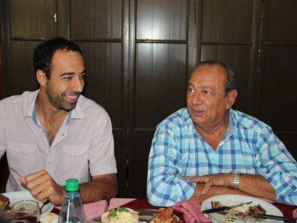 Almuerzo de camarader�a entre S�nchez, colaboradores y funcionario provincial
