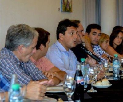 Massa propuso limitar los mandatos de los Intendentes y desdoblar las elecciones municipales respecto de las provinciales y nacionales