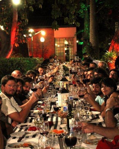 U�ac recibi� a los expedicionarios en una cena de camarader�a