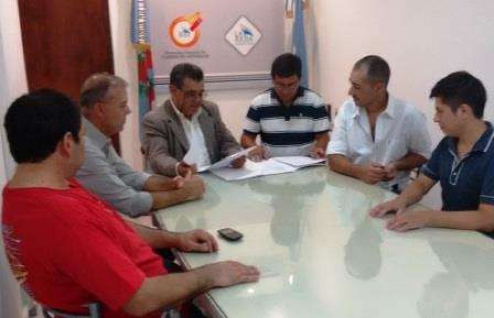 Firman acuerdo de precios orientativos de �tiles escolares para la vuelta a clases