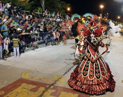 El intendente particip� del cierre de los corsos municipales