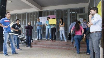 Los gremios rionegrinos insisten en los aumentos salariales y meten presi�n