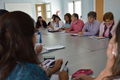Educaci�n trabaja en el dise�o de las bases para concurso de titularizaci�n docente