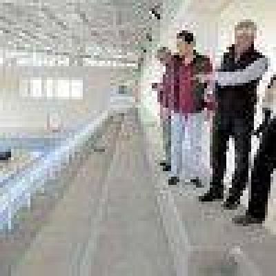 Giubetich y los secretarios recorrieron las instalaciones de la nueva pileta