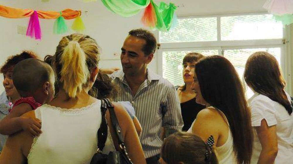 Tagliaferro inaugur� el ciclo lectivo en los jardines maternales de Mor�n