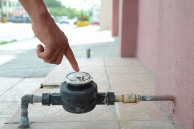 En el municipio piensan en un esquema de servicio medido: agua que no has de beber, ahora ser� mejor que no la dejes correr