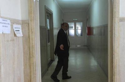 Edmundo Jim�nez admite que hay crisis pero dice que no es s�lo su culpa
