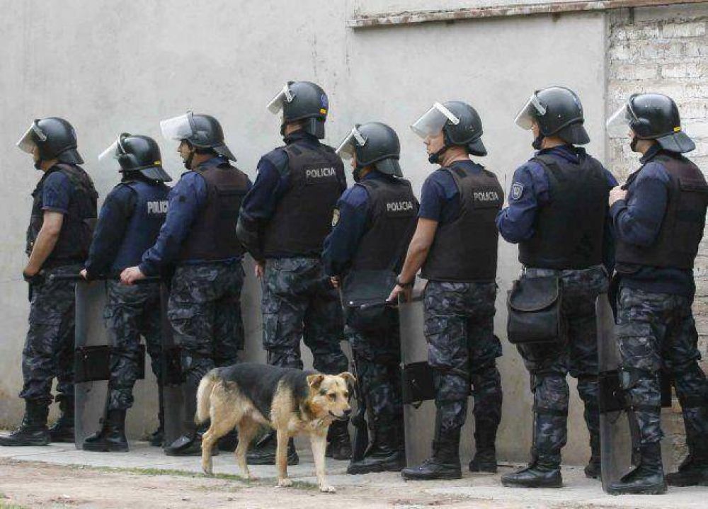 Mendoza pedir� tomar m�s deuda para la Polic�a y las c�rceles