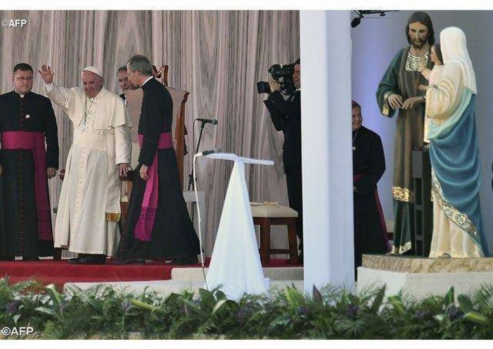 El Papa en Tuxtla Gutirrez: que la Familia, no se pierda por la precariedad y la soledad