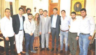 Casas recibi� a autoridades nacionales de Juventud