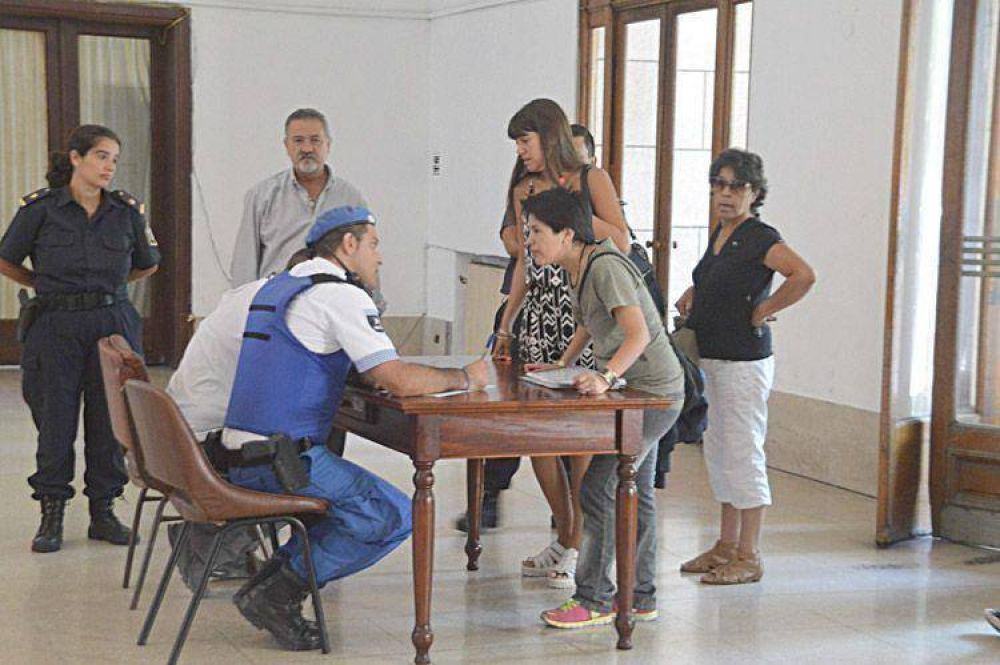 La polic�a �ficha� los datos de quienes ingresan al municipio