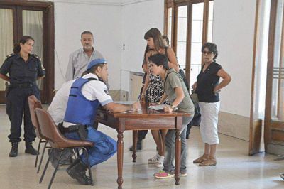 La polic�a �ficha� los datos de quienes ingresan al municipio