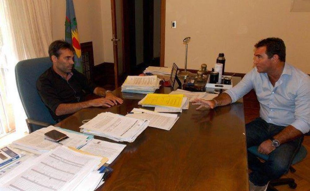 L�PEZ Y HOGAN, EN REUNI�N DE TRABAJO