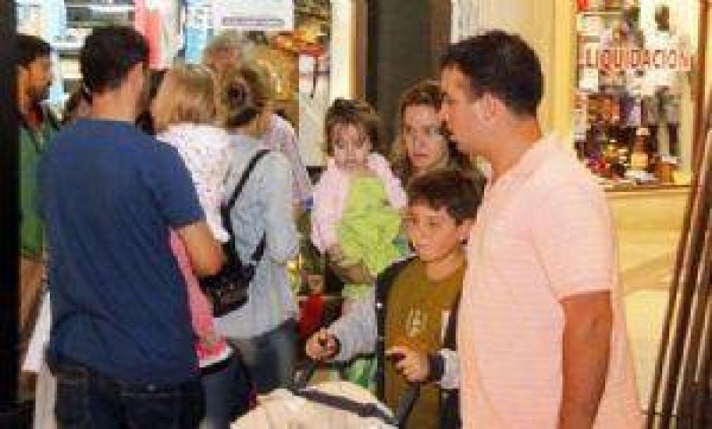 Los comercios liquidan entre un 10 y un 50% de descuento