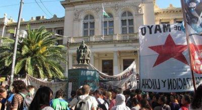 Contratos �basura�: Trabajadores estatales tomaron oficinas de la Direcci�n general de Escuelas