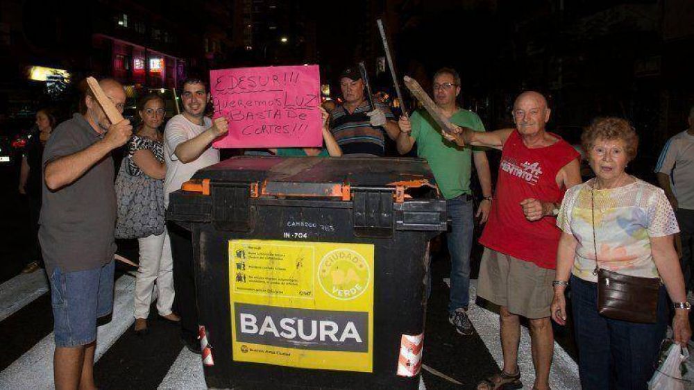 Hay vecinos de Capital que hace 4 d�as est�n sin luz y se multiplican las quejas