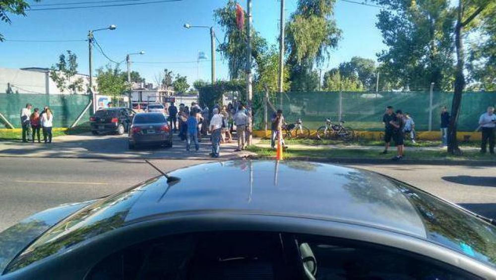Temeroso de otro escrache, Macri se fue de Mor�n sin hacer acto ni hablar con la prensa