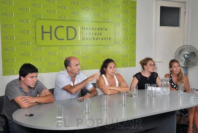 Ex empleados del CDR se reunieron con ediles en el HCD