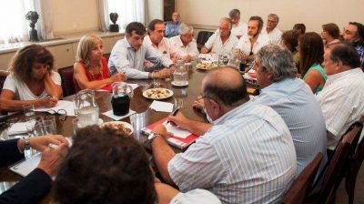 Paritaria docente: el Gobierno mejor� la oferta y los gremios analizan la propuesta