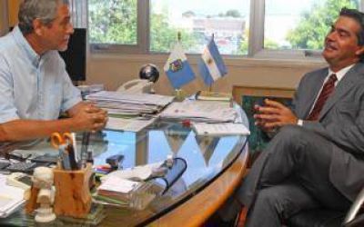 Ferraresi se reuni� con Capitanich, quiere crear un Banco Municipal